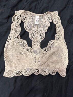 Wishlist Beige/Cream Lace V-Neck Bra – Size Medium – Excellent Condition